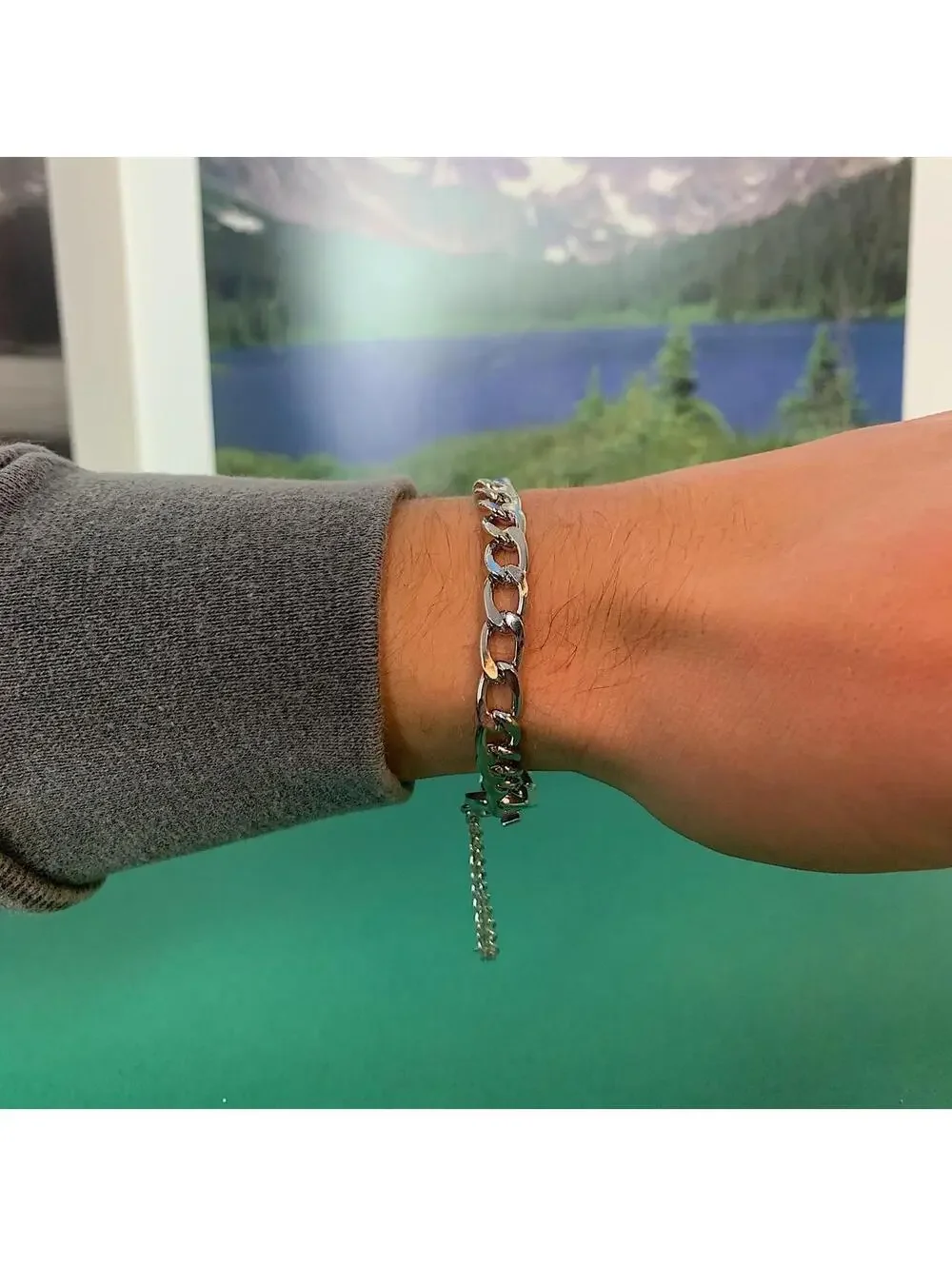 Simple Stainless steel Y2k 2000s style Cuban Link Bracelet. 9 inches length.